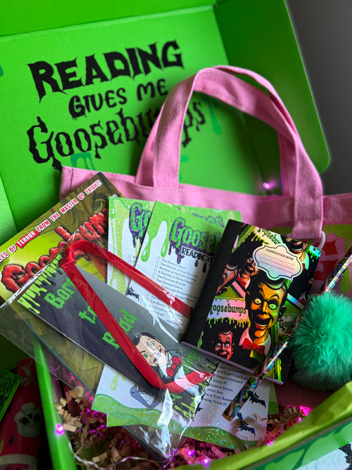 Reading Gives Me Goosebumps mystery book box! 💚🖤🧡