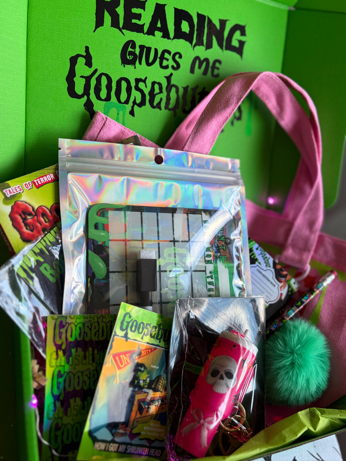 Reading Gives Me Goosebumps mystery book box! 💚🖤🧡