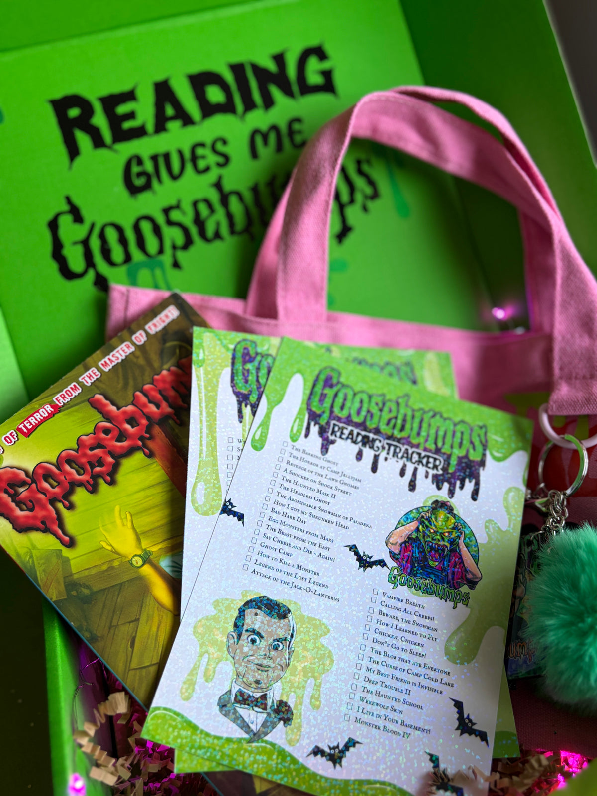 Reading Gives Me Goosebumps mystery book box! 💚🖤🧡
