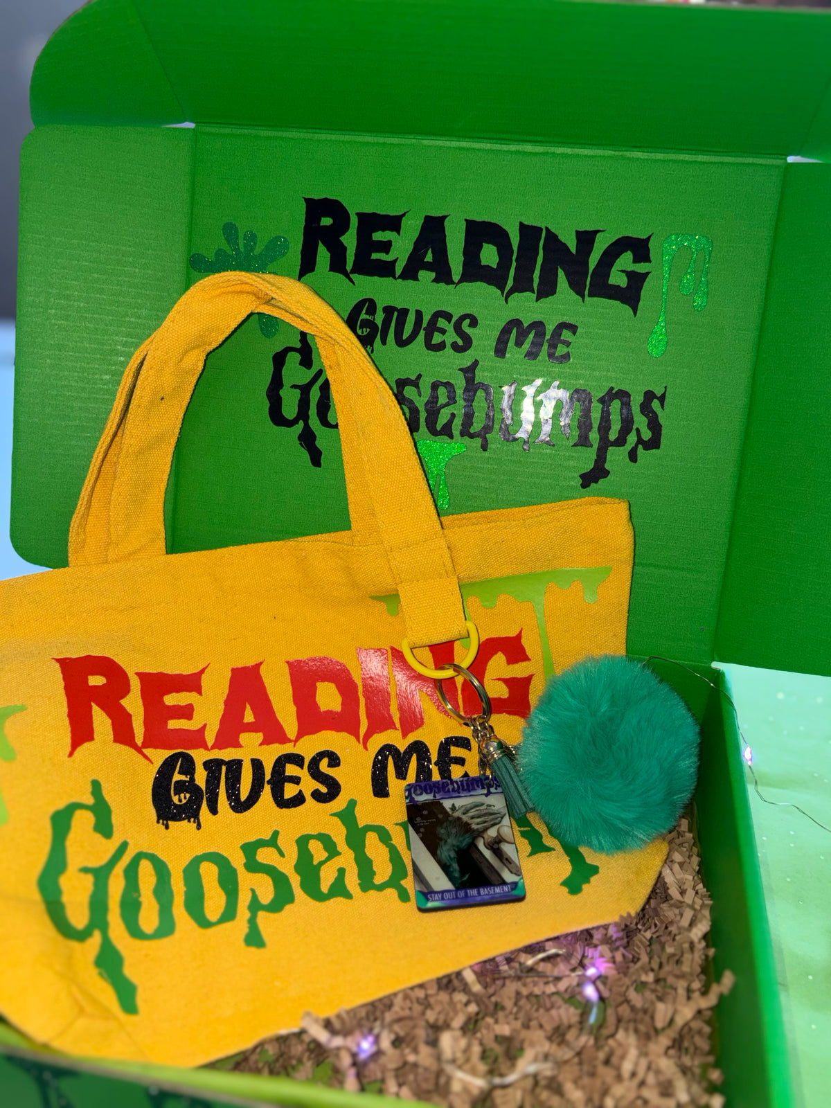 Reading Gives Me Goosebumps mystery book box! 💚🖤🧡