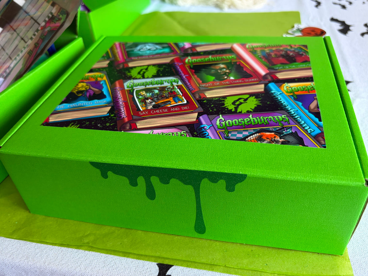 Reading Gives Me Goosebumps mystery book box! 💚🖤🧡