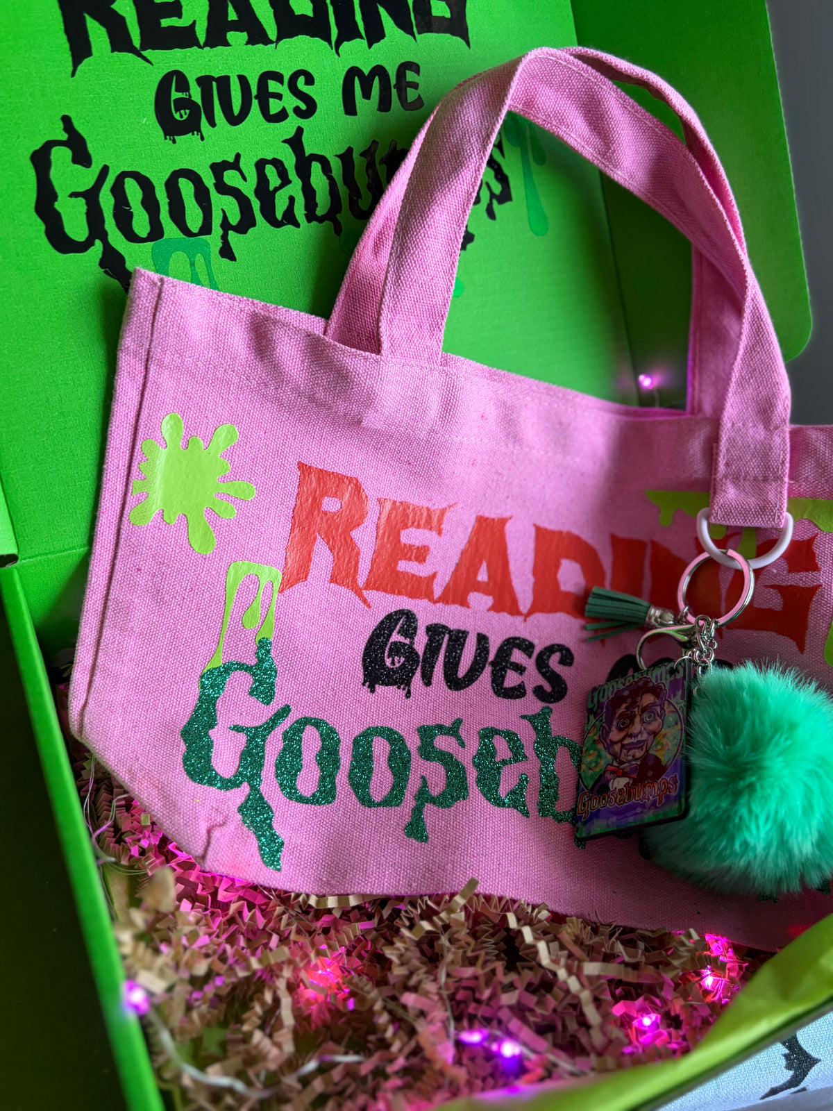 Reading Gives Me Goosebumps mystery book box! 💚🖤🧡