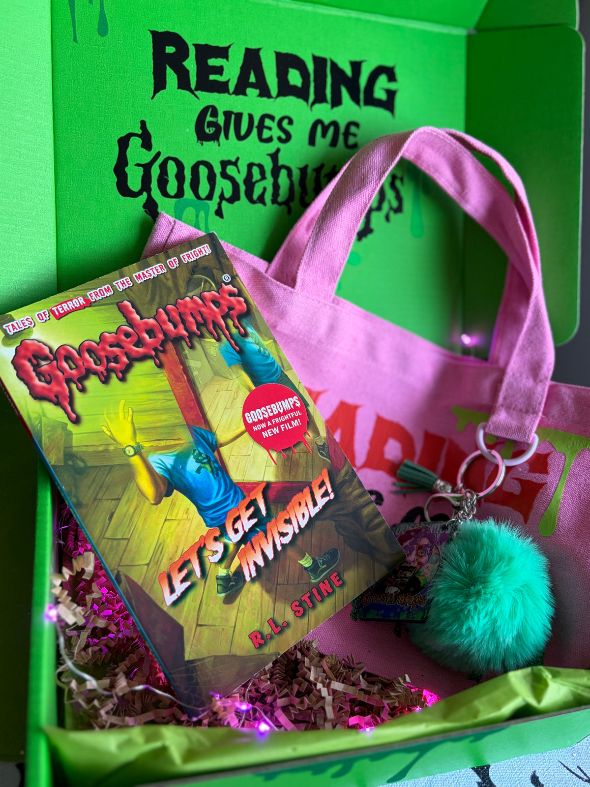 Reading Gives Me Goosebumps mystery book box! 💚🖤🧡