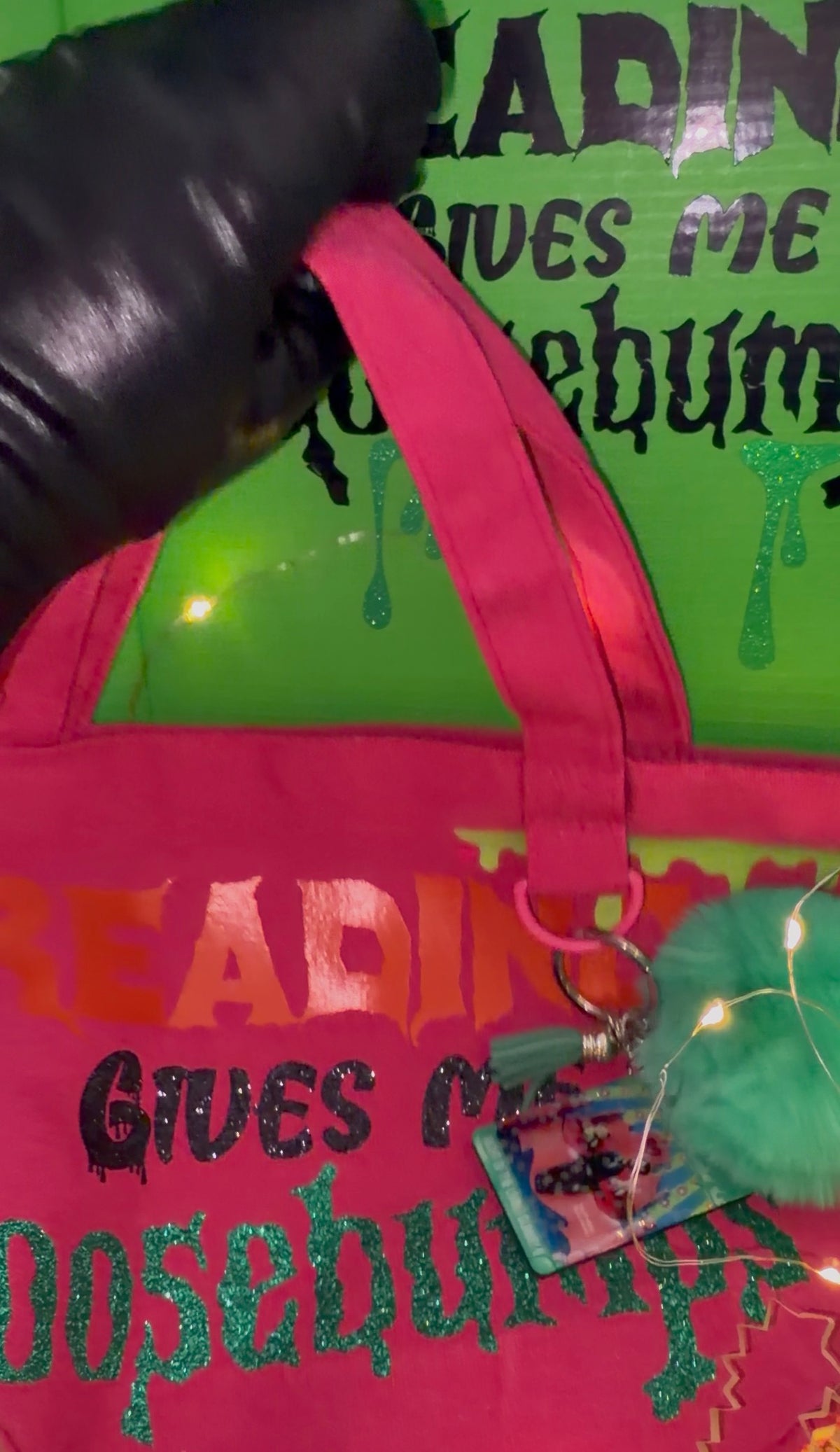 Reading Gives Me Goosebumps mystery book box! 💚🖤🧡
